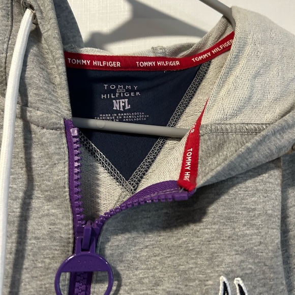 NFL x Tommy Hilfiger - Vikings hooded color block dress. - Picture 5 of 7